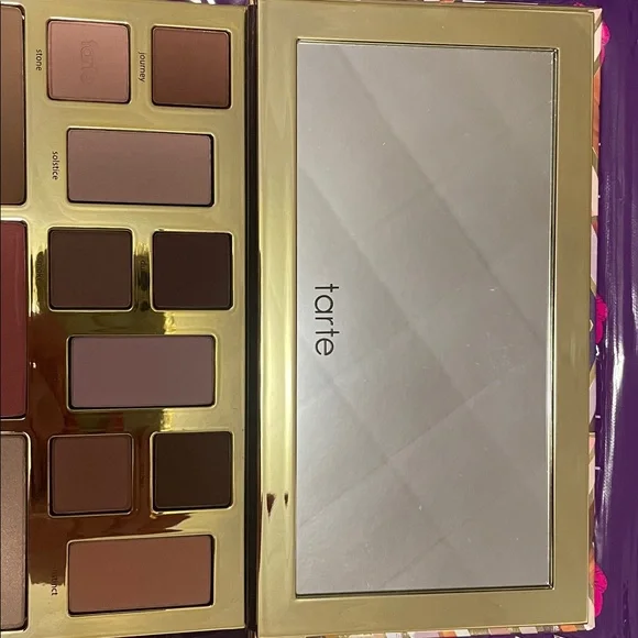 TARTE “CLAY PLAY MUST-HAVE” EYE AND CHEEK PALETTE - Picture 4 of 9